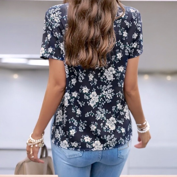 Blue White Floral Blouse - Picture 2 of 3